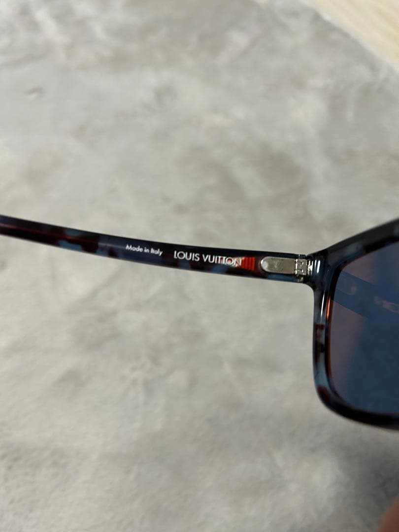 LOUIS VUITTON スクエアサングラス Z2346E