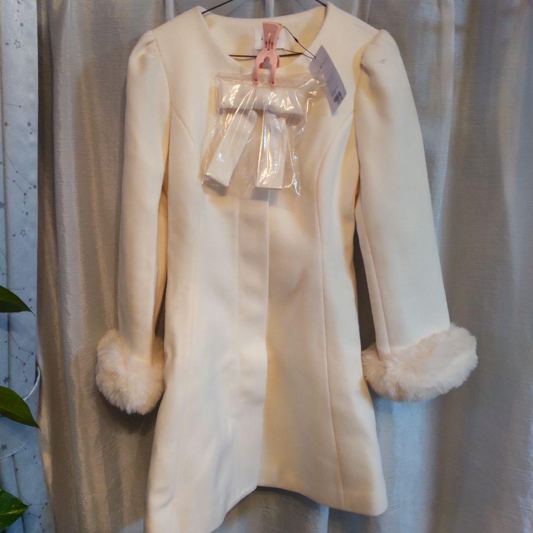 アンミールリボン付きノーカラーフレアコートホワイト