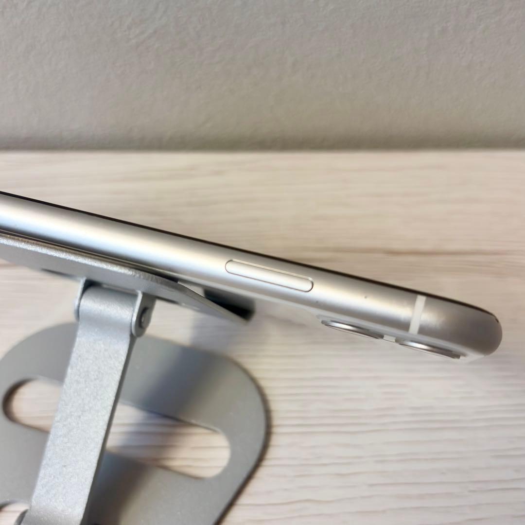 iPhone 11 64GB ホワイト