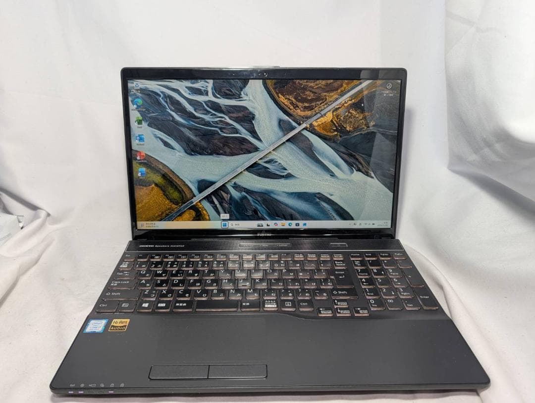 富士通 AH53/B3 第8世代 i7/8GB/SSD256GB/Win11