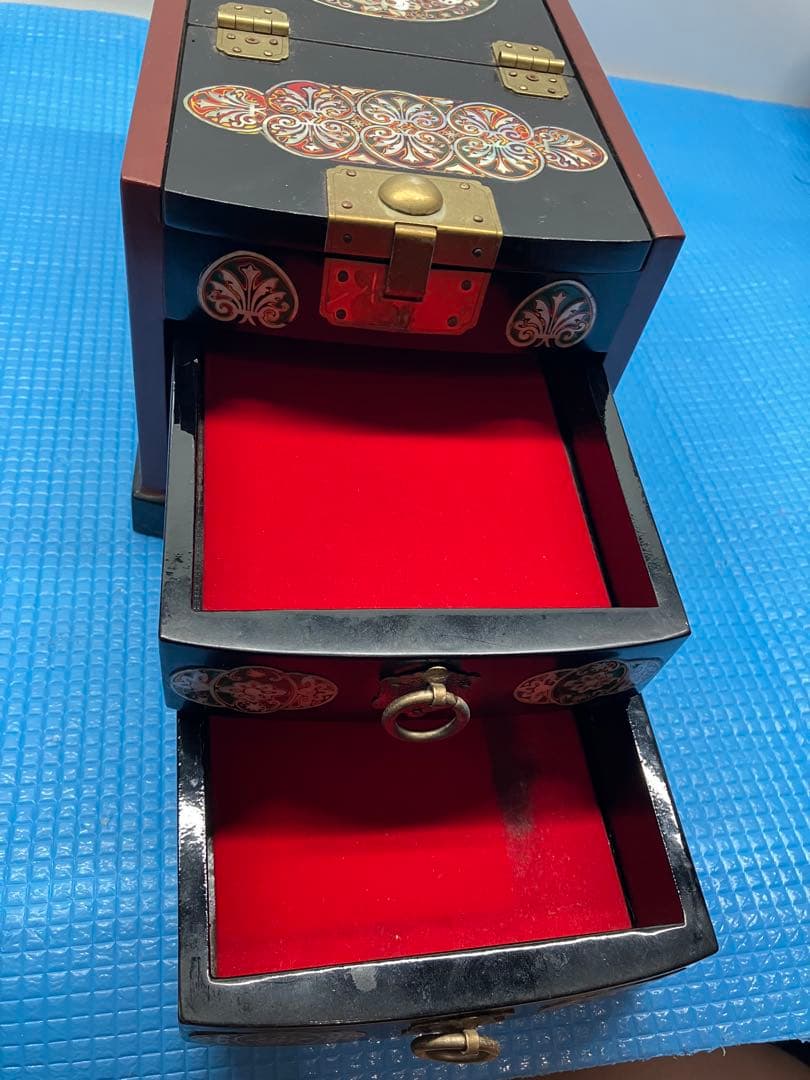 蝶と花模様　貝殻細工　螺鈿 螺鈿細工 漆器　宝石箱 ジュエリーボックス