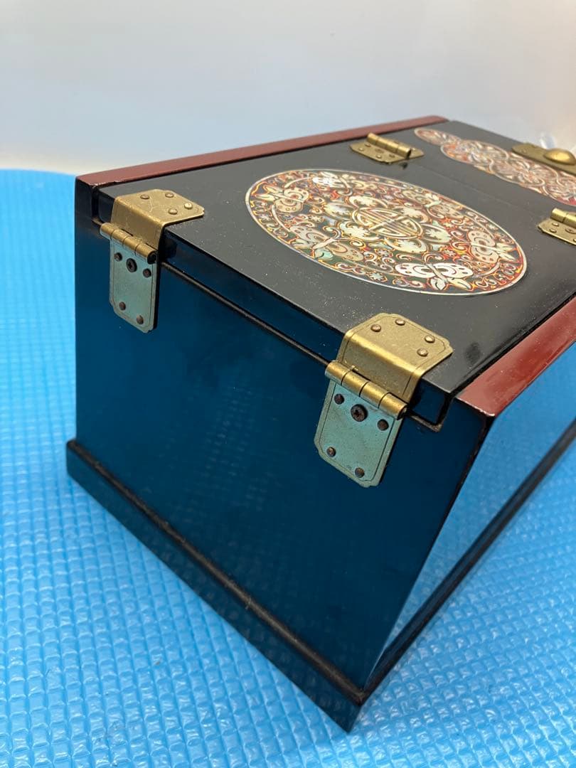 蝶と花模様　貝殻細工　螺鈿 螺鈿細工 漆器　宝石箱 ジュエリーボックス