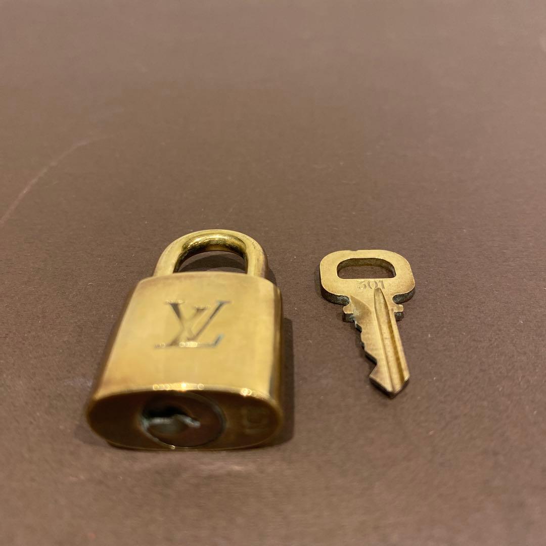 L00116　　ルイヴィトン　パドロック　カデナ　南京錠　鍵