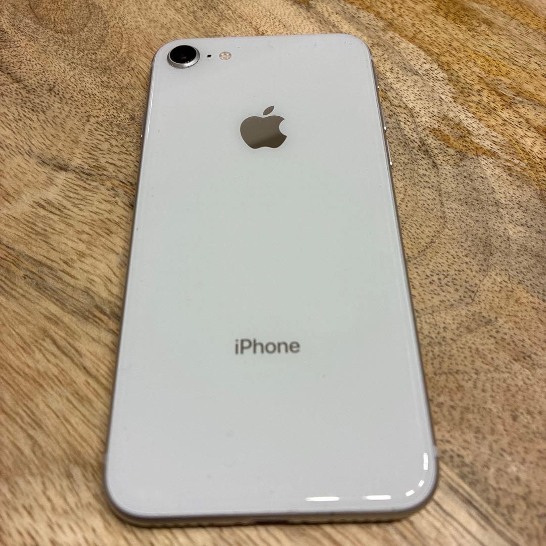 美品 Apple iPhone 8 ホワイトシルバー 本体 64GB