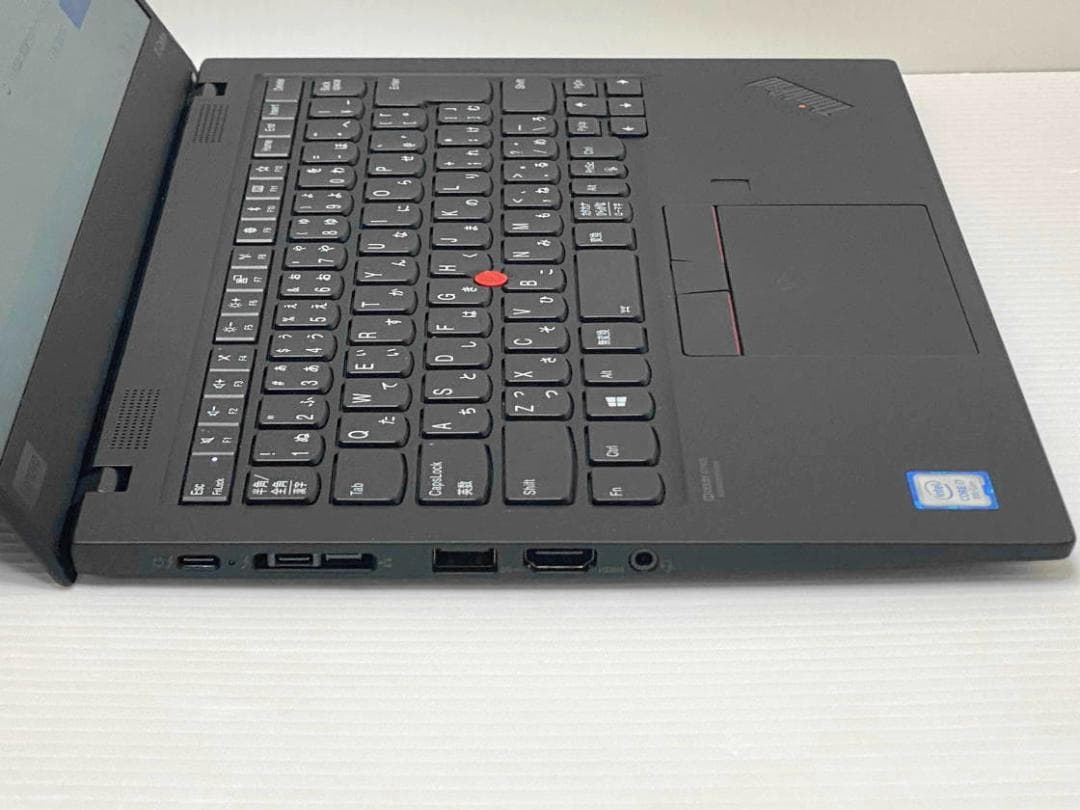 ほぼ新品 使用26h 第8世代Core i7 X1 Carbon Gen7