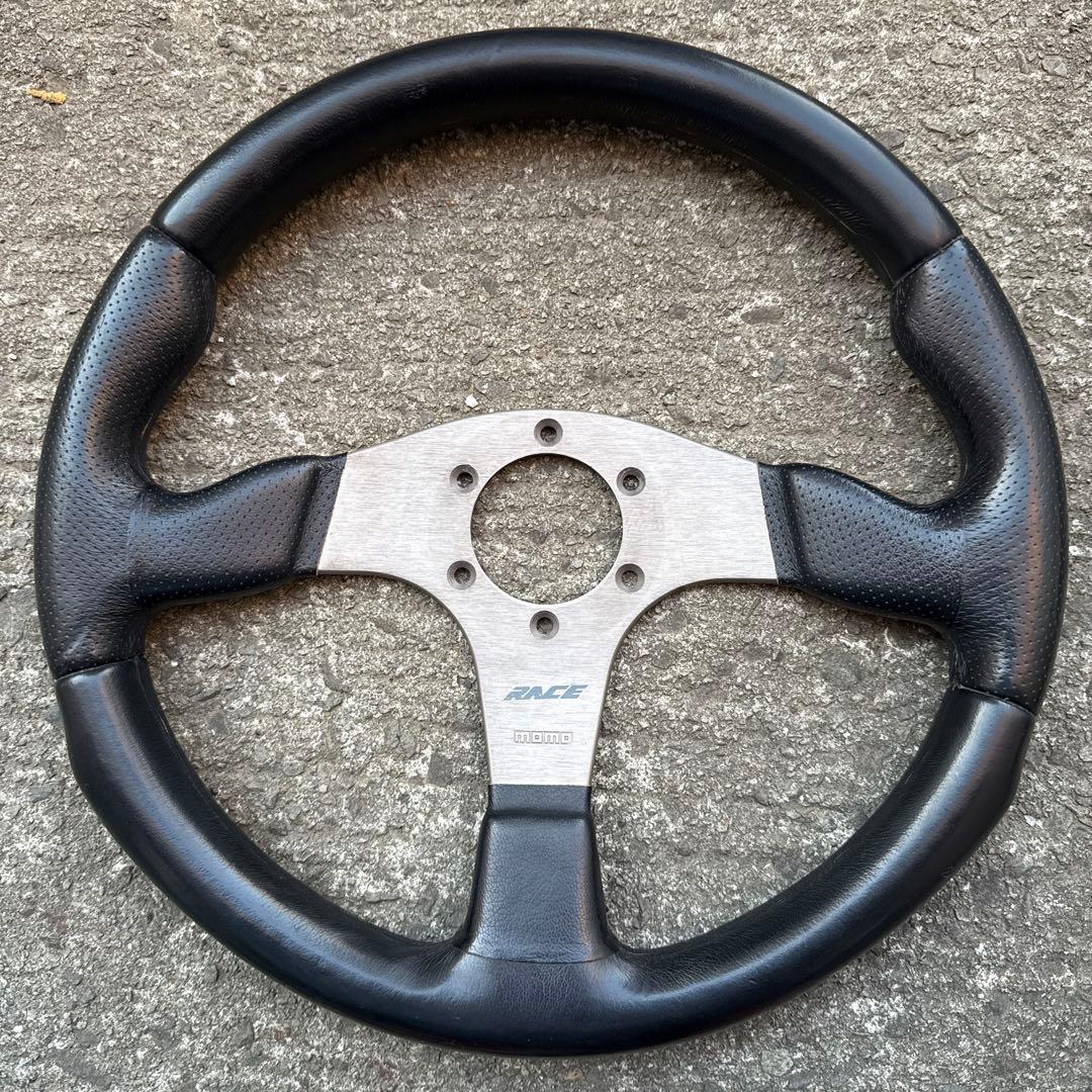 momo ステアリング　ハンドル