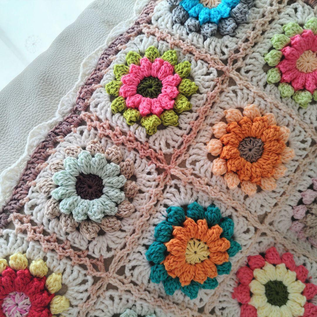 お花の手編みブランケット★カラフル★グラニースクエア★かぎ針編み