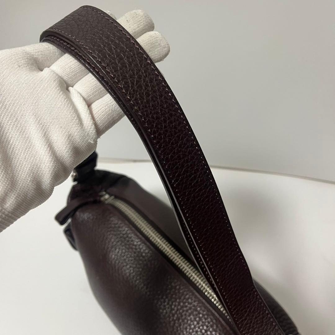 ✨未使用保管品✨　EMPORIO ARMANI ショルダーバッグ　レザー