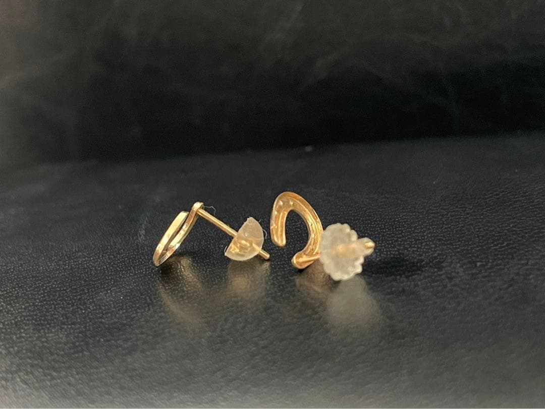 18金　ゴールド ホースシュー型 ピアス(両耳用)