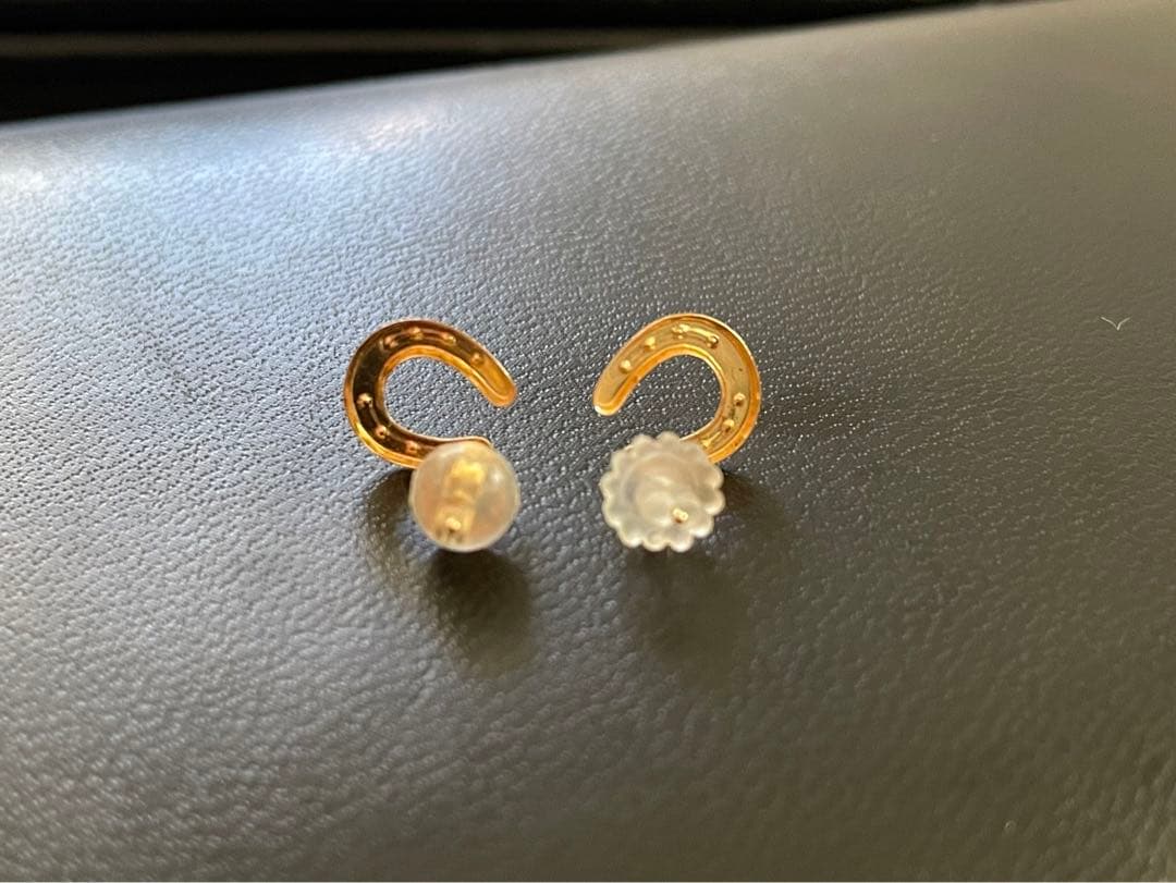 18金　ゴールド ホースシュー型 ピアス(両耳用)