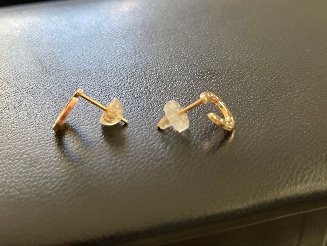 18金　ゴールド ホースシュー型 ピアス(両耳用)