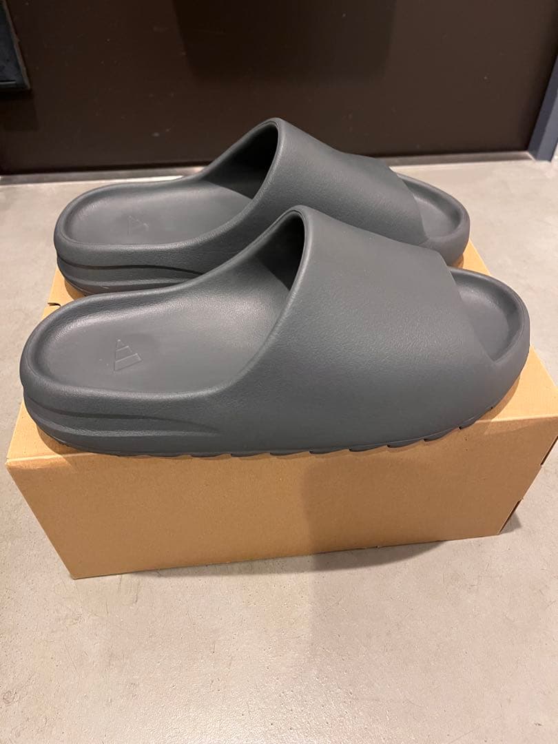 adidas yeezy slide サンダル slate grey 29.5