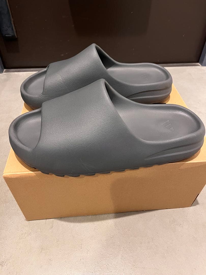 adidas yeezy slide サンダル slate grey 29.5