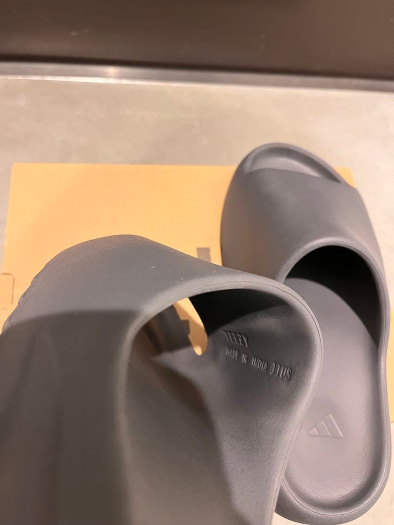 adidas yeezy slide サンダル slate grey 29.5