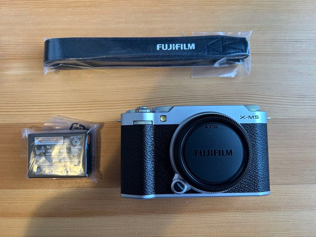 FUJIFILM XM5 シルバー本体のみ　箱無し