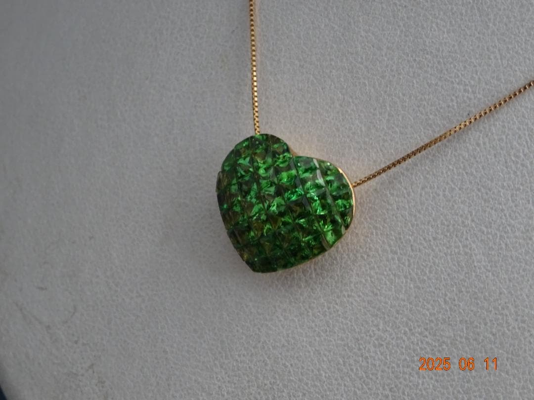 新品　K18 グリーンガーネット（3カラット）　ネックレス　鑑別書付き