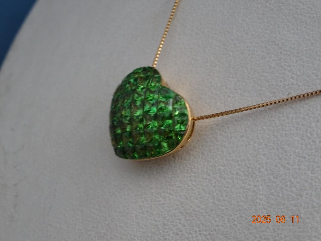 新品　K18 グリーンガーネット（3カラット）　ネックレス　鑑別書付き