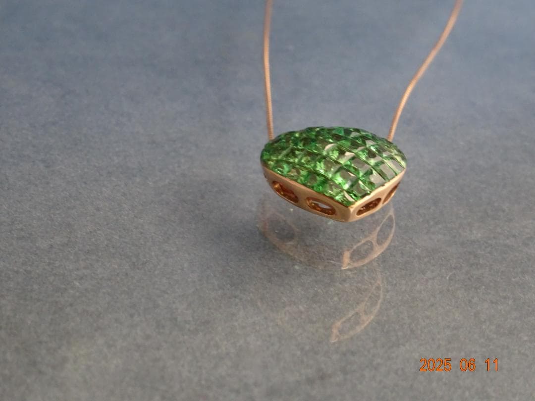 新品　K18 グリーンガーネット（3カラット）　ネックレス　鑑別書付き