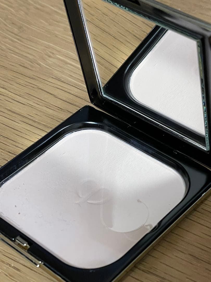 【美品】クレ・ド・ポー ボーテ　プードルコンパクトエサンシエルｎエレガントスリム