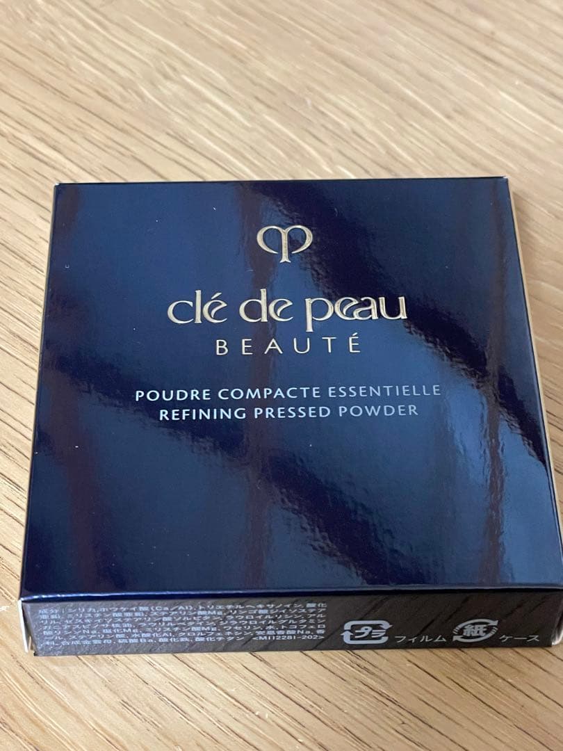 【美品】クレ・ド・ポー ボーテ　プードルコンパクトエサンシエルｎエレガントスリム