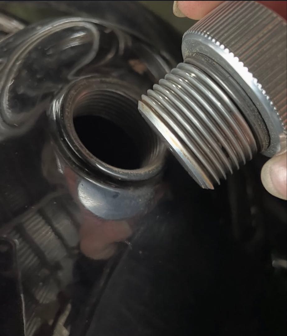 GW価格lowbrow customs ピーナッツタンク　9.1L早い者勝ち！