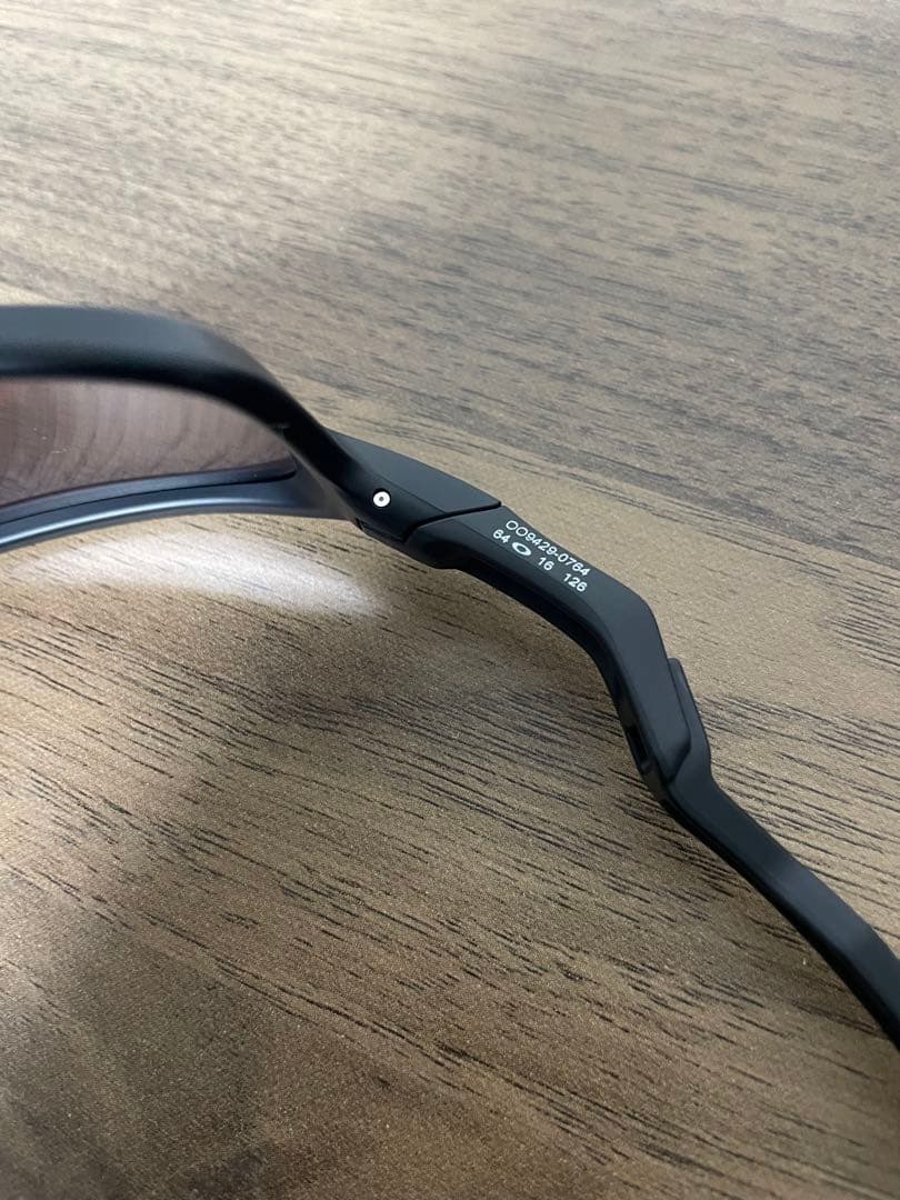 ポン太郎@出張中につき受取評価遅めですOAKLEY 偏光サングラス