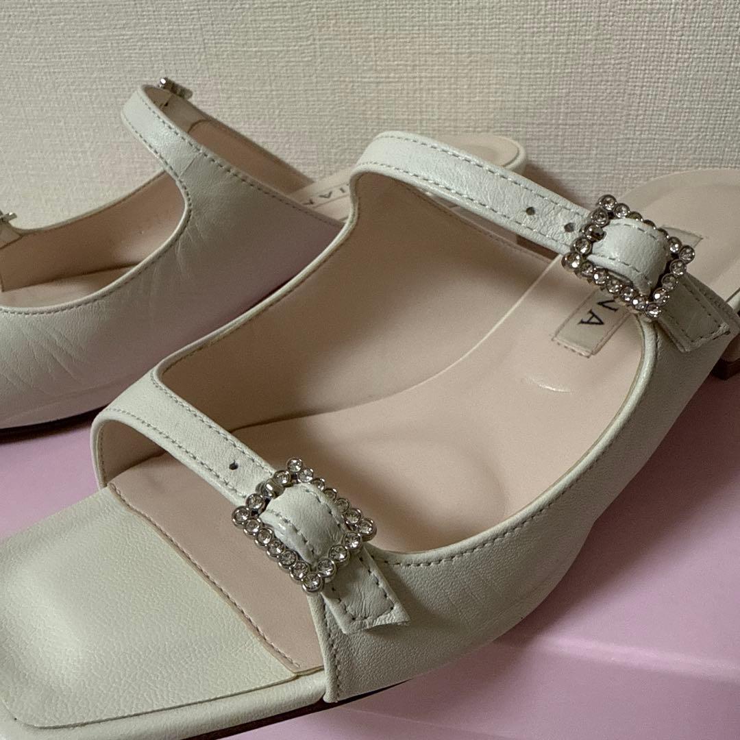 DIANA 繊細なビジューバックルが輝く♪ストリングミュール