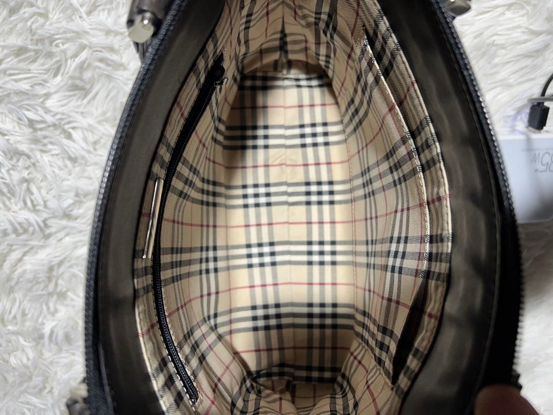 Burberry バーバリー　レザー　ハンドバッグ　黒　フォーマル　三層式