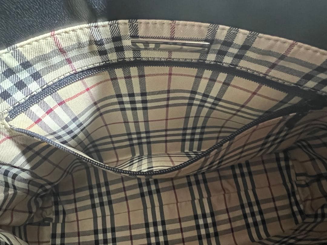 Burberry バーバリー　レザー　ハンドバッグ　黒　フォーマル　三層式