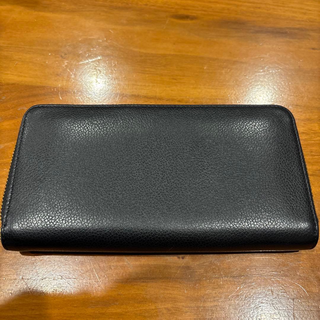 ブラックレザー 長財布 ロゴ入り