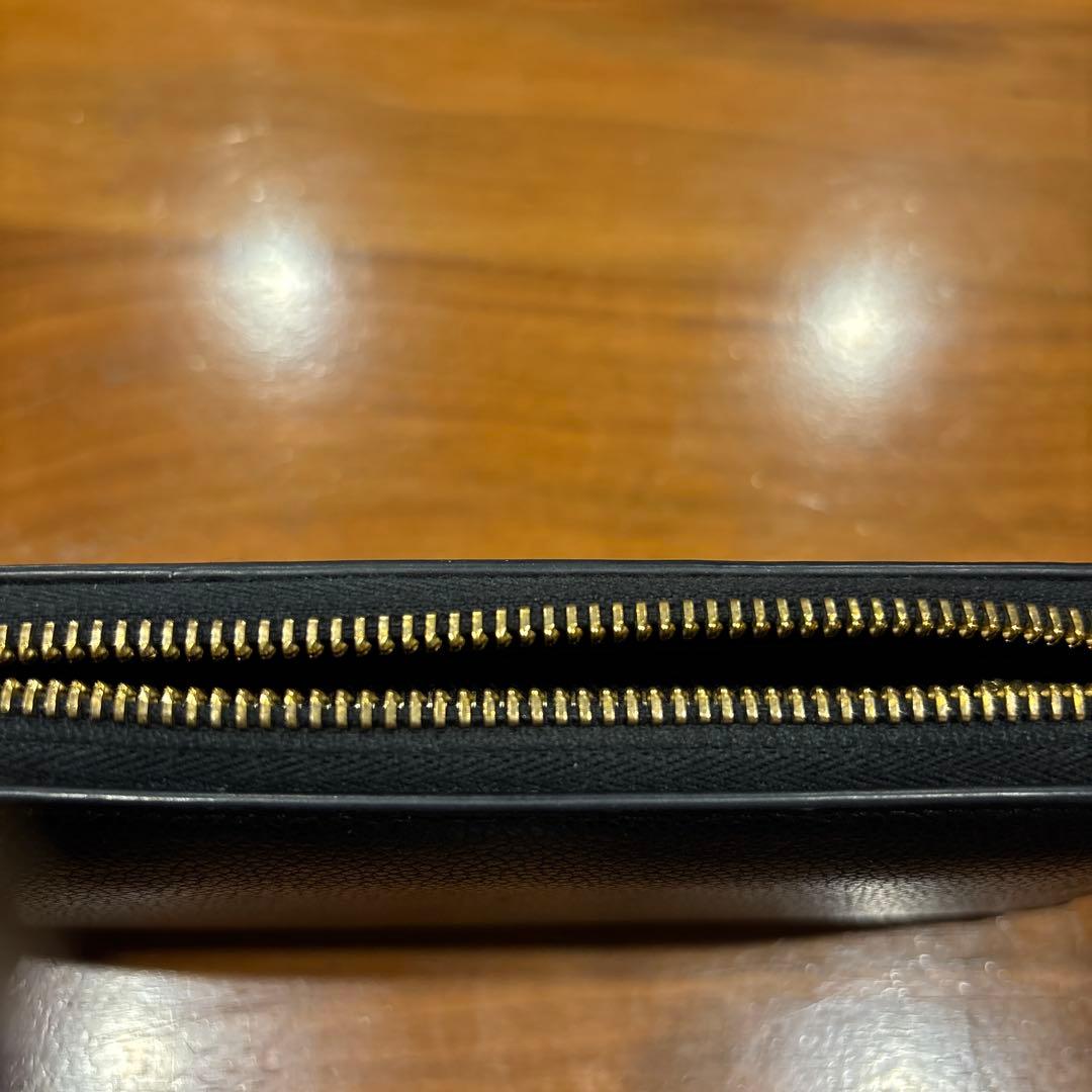 ブラックレザー 長財布 ロゴ入り