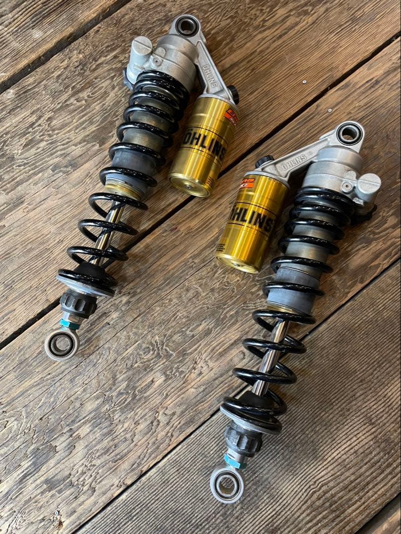 オーリンズ　リアショック 左右中古 OHLINS ハーレー スポーツスター