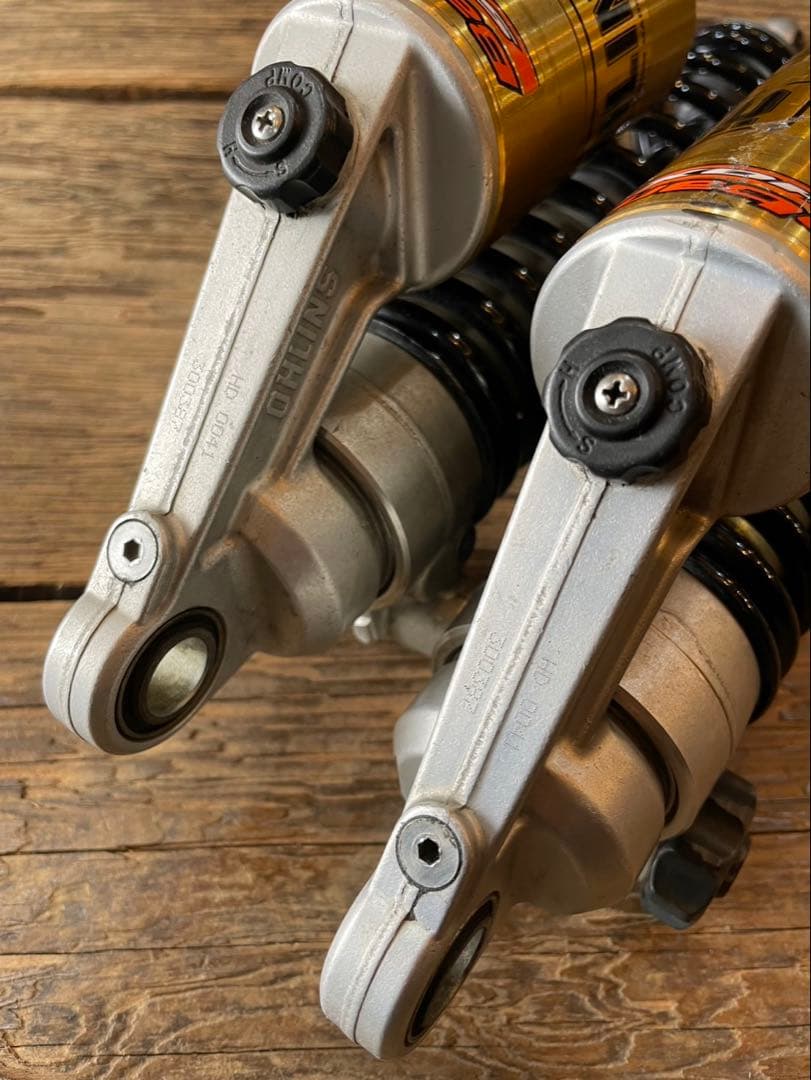 オーリンズ　リアショック 左右中古 OHLINS ハーレー スポーツスター