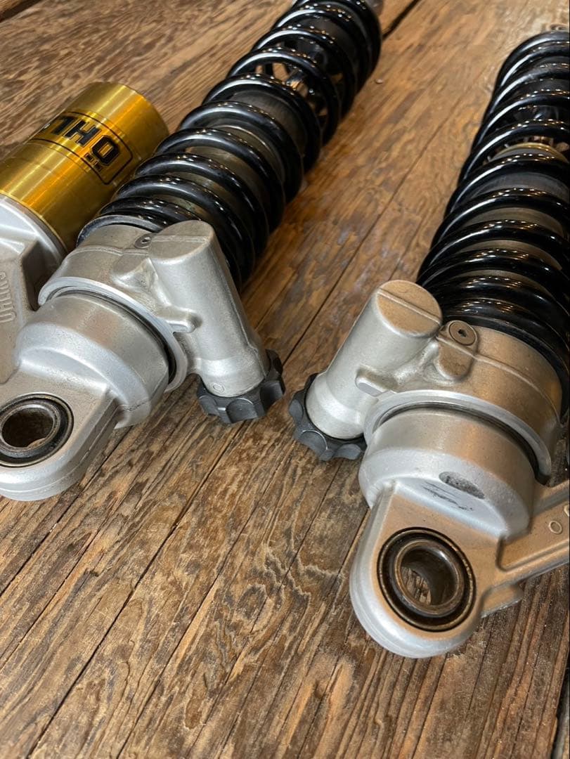 オーリンズ　リアショック 左右中古 OHLINS ハーレー スポーツスター