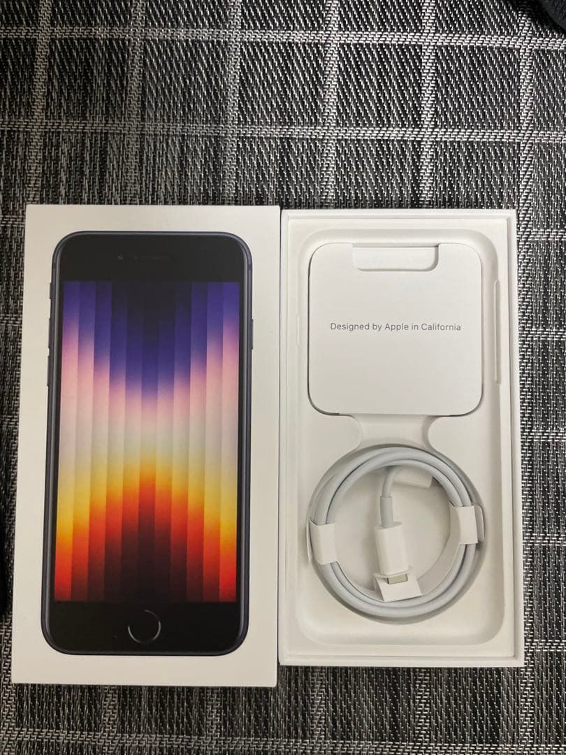 iPhone SE (第3世代) ミッドナイト 64 GB SIMフリー