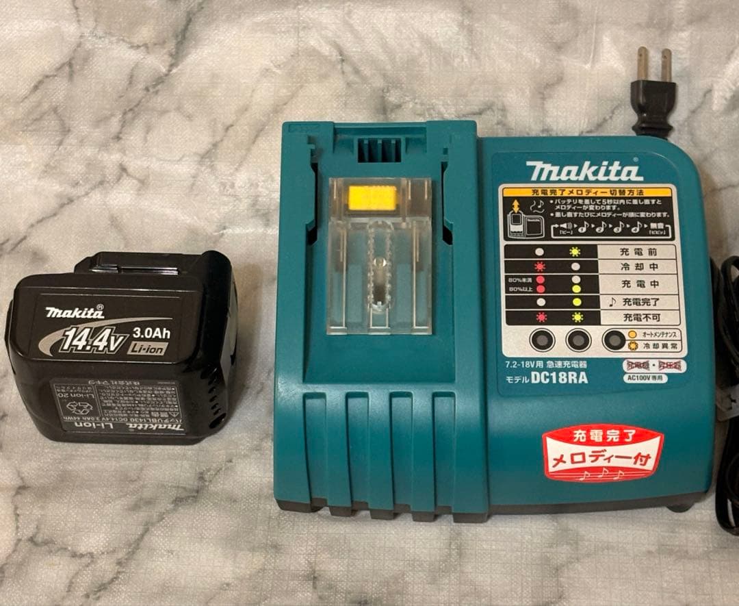 マキタ 充電式クリーナ CL108FD コードレス掃除機　バッテリー、充電器付き