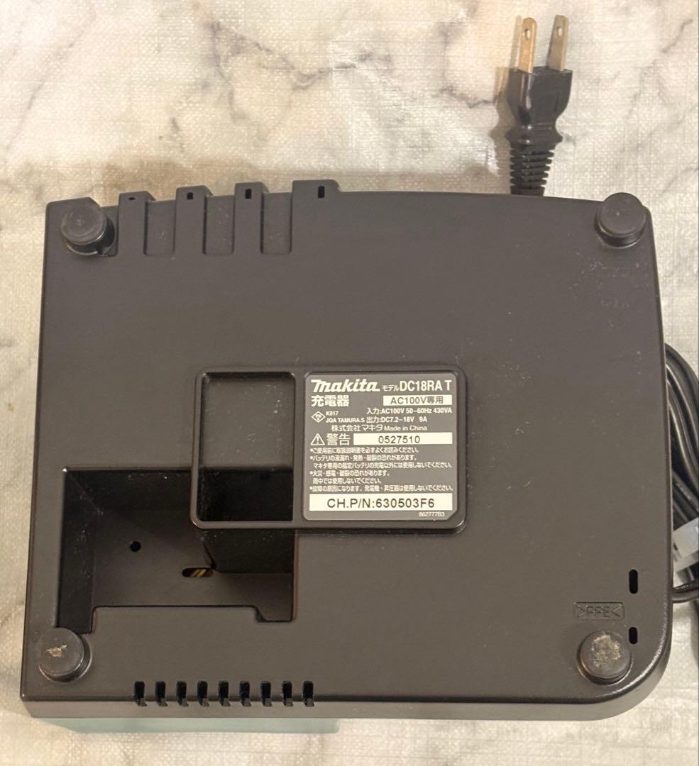 マキタ 充電式クリーナ CL108FD コードレス掃除機　バッテリー、充電器付き