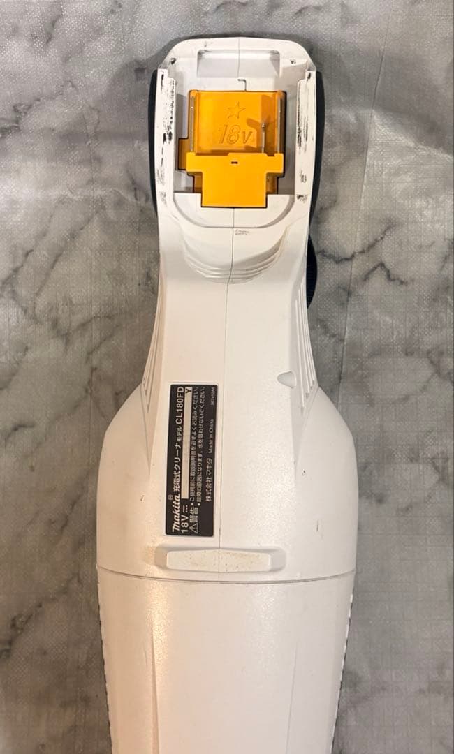 マキタ 充電式クリーナ CL108FD コードレス掃除機　バッテリー、充電器付き