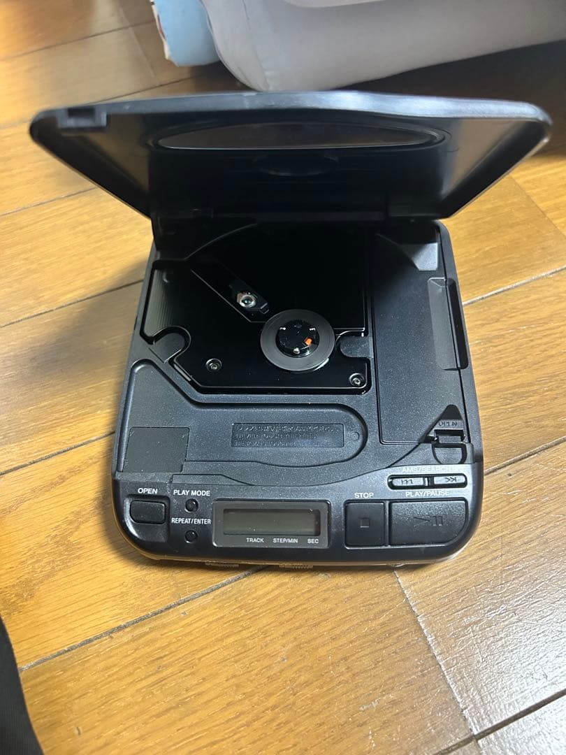SONY Discman D-33 ポータブルCDプレーヤー　未使用に近い