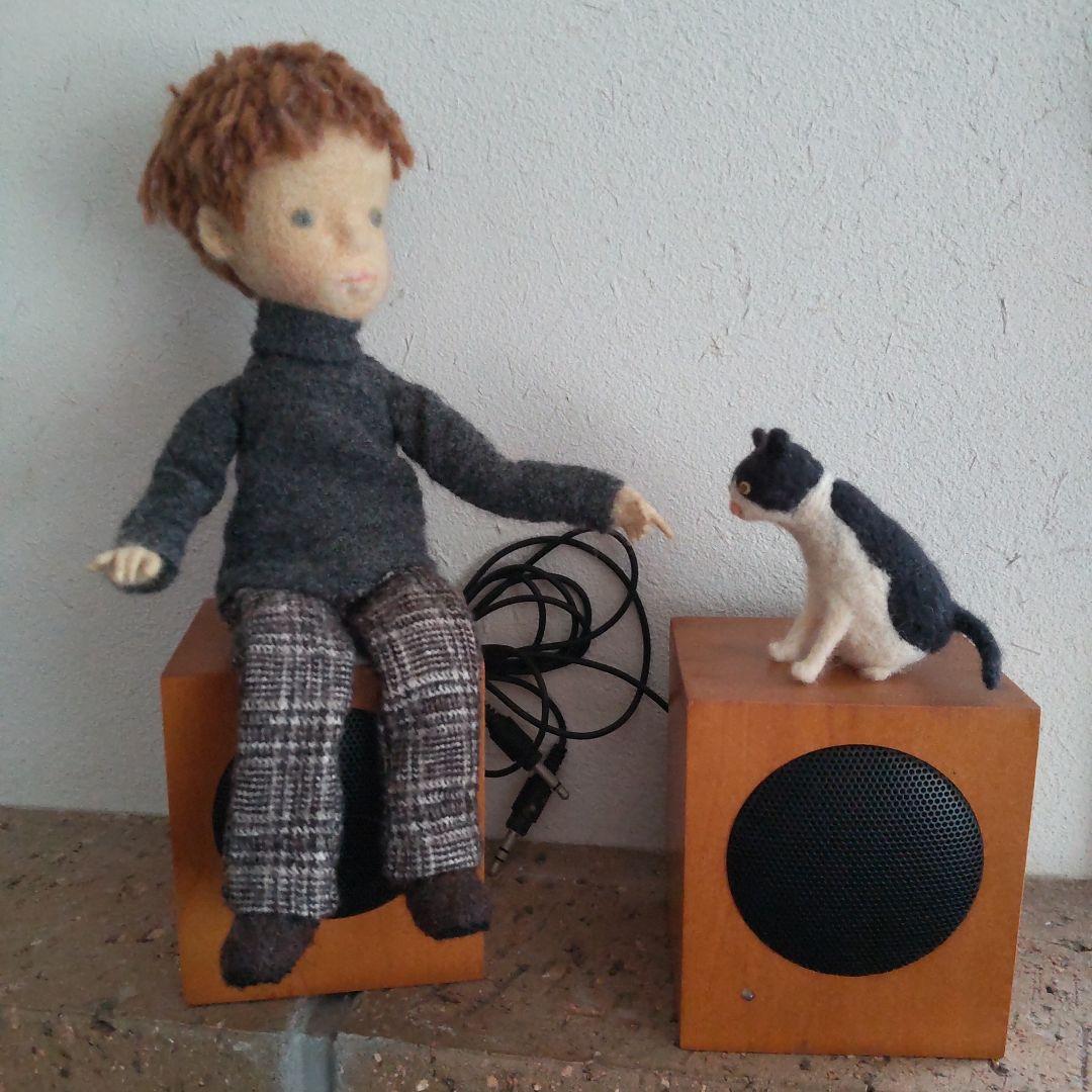 フェルト作家ポペットpoppetさん　　少年と猫