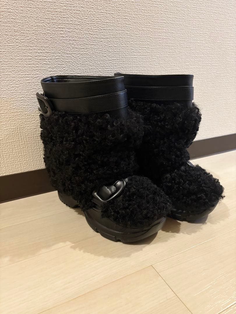 YELLO INKY SHORT BOOTS ブラック