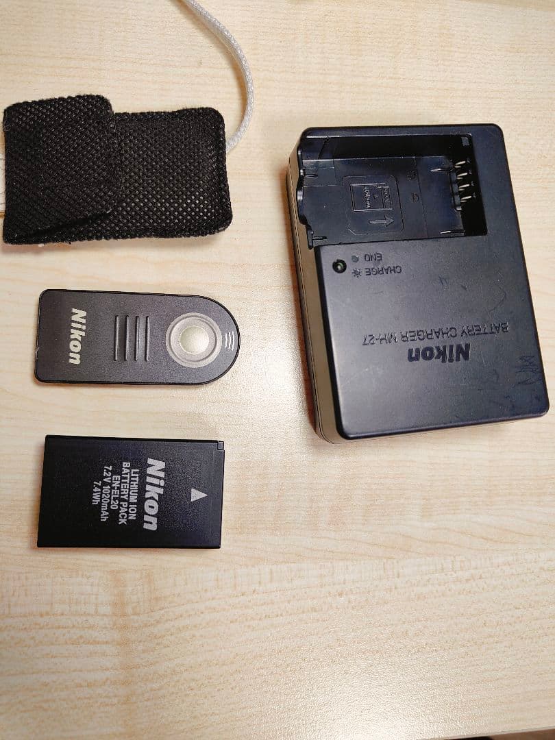 Nikon　J1 ダブルレンズキット　充電器・リモコン付き