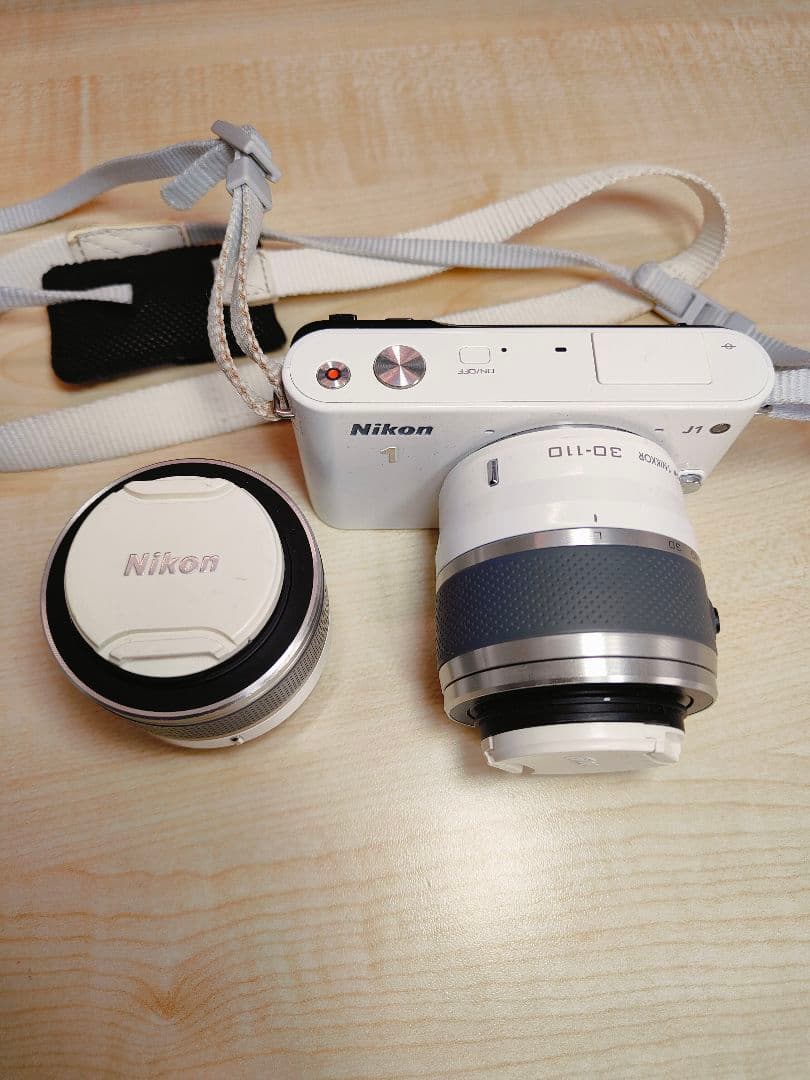 Nikon　J1 ダブルレンズキット　充電器・リモコン付き