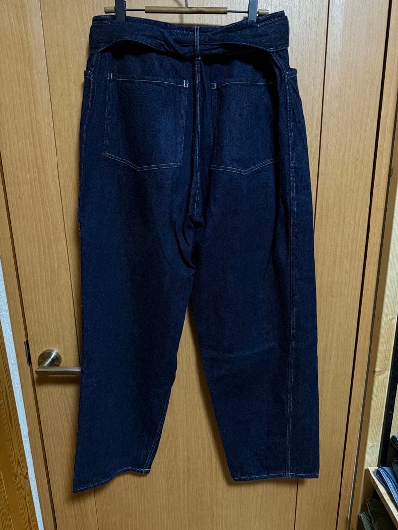 メル46466 COMOLI ベルテッドデニム　ネイビー