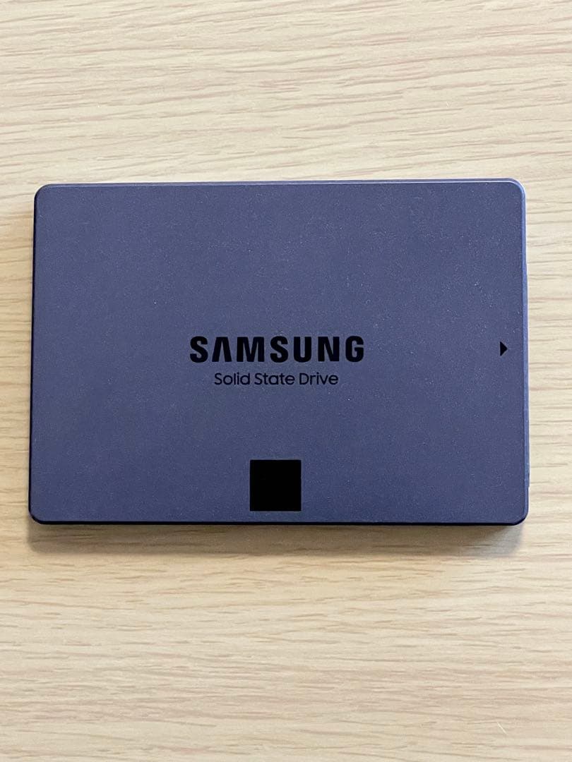 【美品】Samsung 870 QVO 8TB SATA SSD 2.5 インチ
