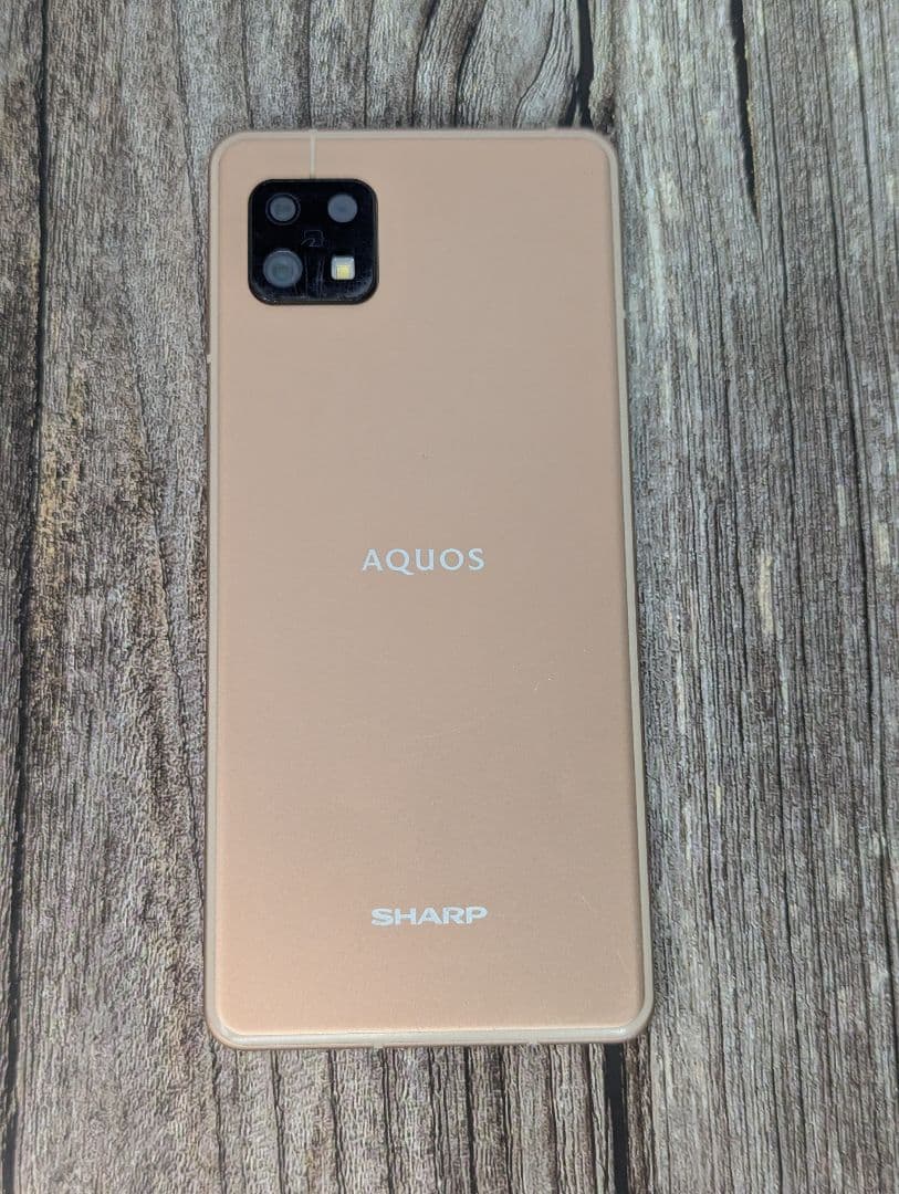 は*か様 SHARP AQUOS ゴールド 本体
