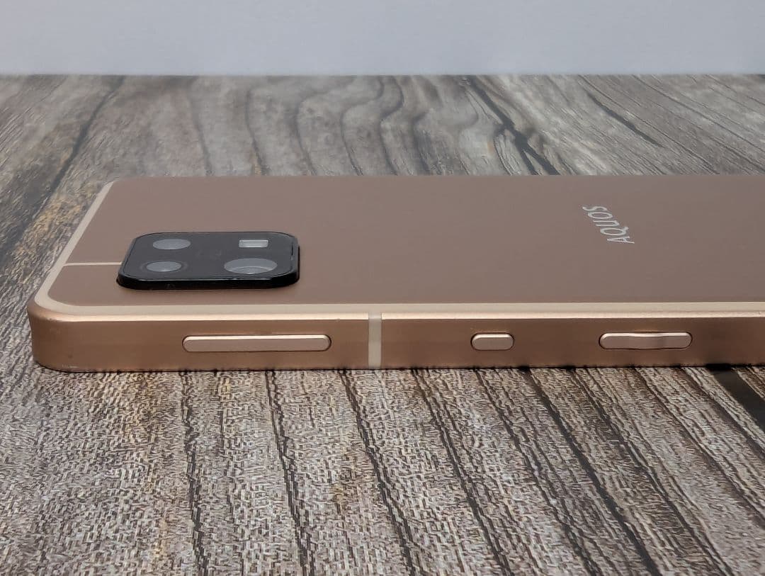 は*か様 SHARP AQUOS ゴールド 本体