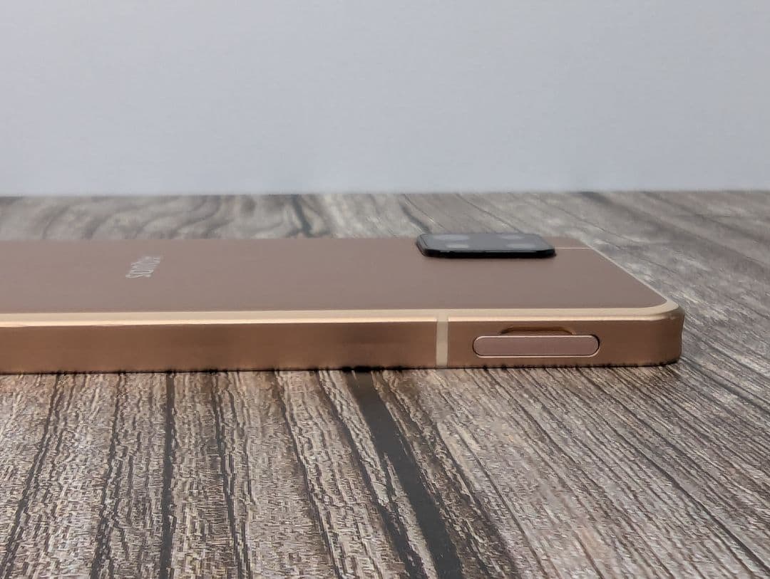 は*か様 SHARP AQUOS ゴールド 本体