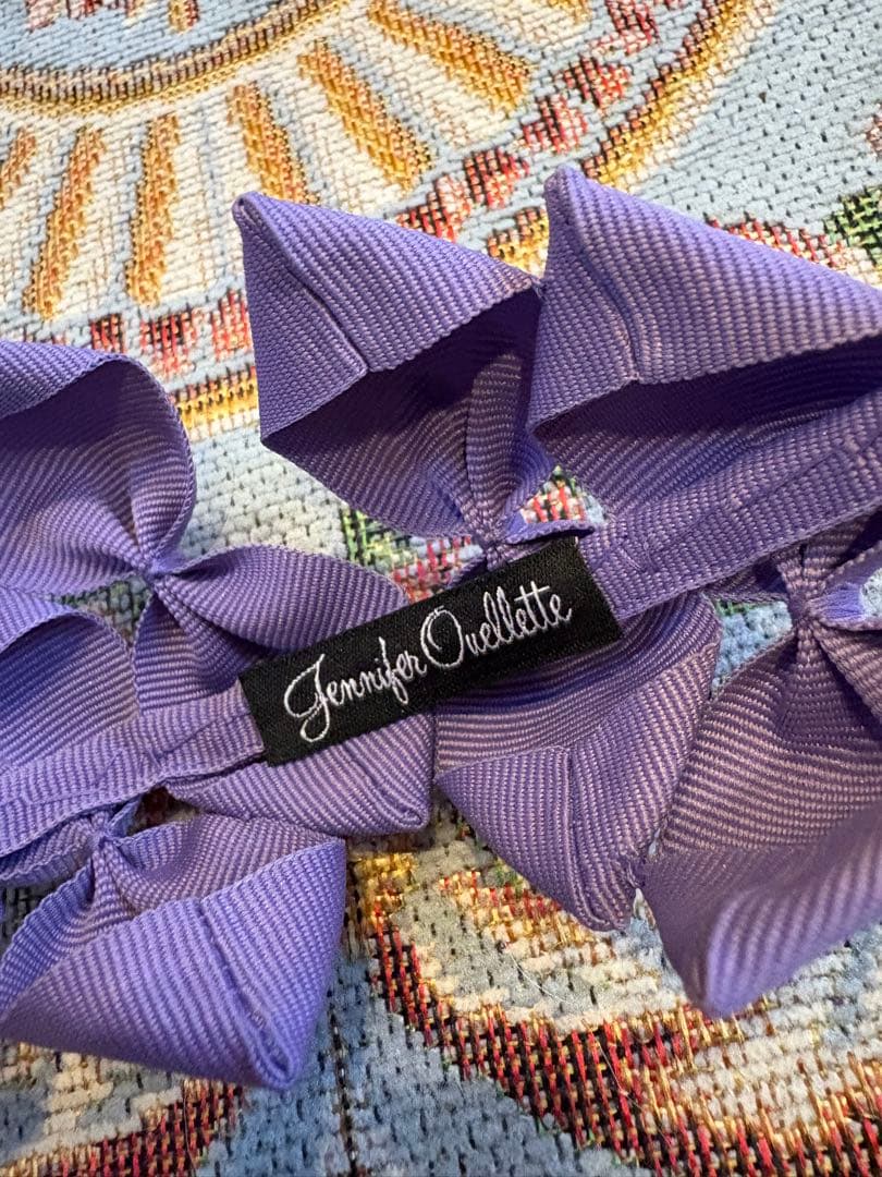 Jennifer Ouellette パープルリボンヘアバンド