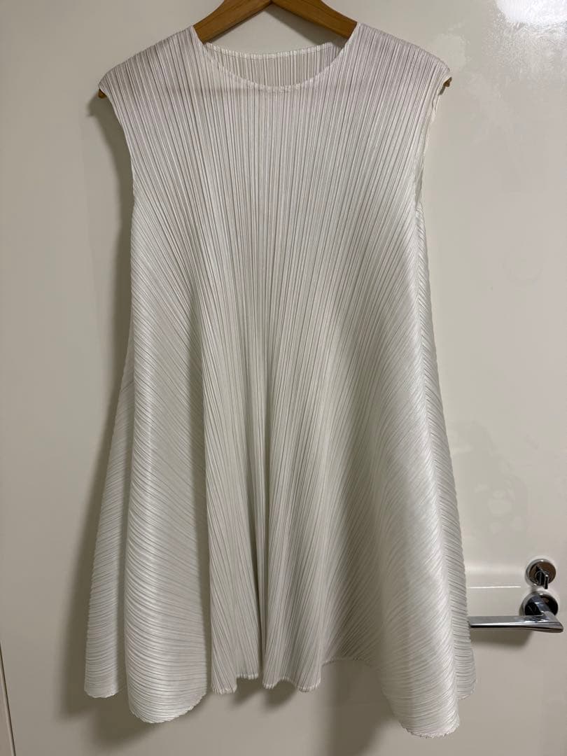 ホワイト プリーツ ノースリーブ チュニック